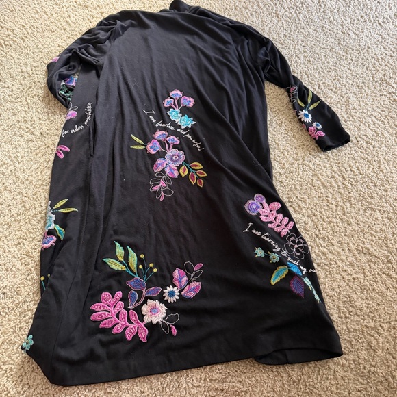 Johnny Was | Shilo Cozy Floral Embroidered Kimono Cardigan Size: Small - Picture 10 of 11